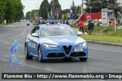 Alfa Romeo Nuova Giulia Q4
Polizia di Stato
Polizia Stradale
POLIZIA M2700
in scorta al Giro d'Italia 2021
Vettura "1"
Parole chiave: Alfa-Romeo Nuova_Giulia_Q4  POLIZIAM2700 Giro_D_Italia_2021