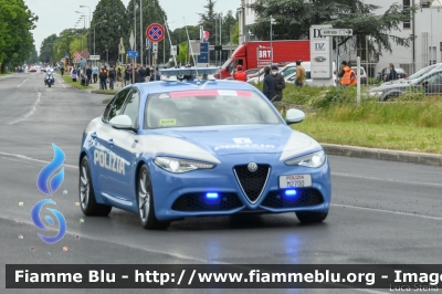 Alfa Romeo Nuova Giulia Q4
Polizia di Stato
Polizia Stradale
POLIZIA M2700
in scorta al Giro d'Italia 2021
Vettura "1"
Parole chiave: Alfa-Romeo Nuova_Giulia_Q4  POLIZIAM2700 Giro_D_Italia_2021