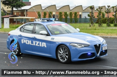 Alfa Romeo Nuova Giulia Q4
Polizia di Stato
Polizia Stradale
POLIZIA M2700
in scorta al Giro d'Italia 2021
Vettura "1"
Parole chiave: Alfa-Romeo Nuova_Giulia_Q4  POLIZIAM2700 Giro_D_Italia_2021