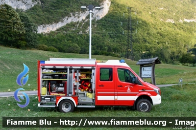 Mercedes-Benz Sprinter III serie restyle
Vigili del Fuoco
Unione Distrettuale di Mezzolombardo
Corpo Volontario di Cavedago (TN)
Allestimento Brandus
VF 2L9 TN
Parole chiave: Mercedes-Benz Sprinter_III_serie_restyle VF2L9TN