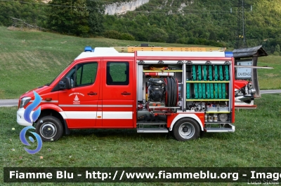 Mercedes-Benz Sprinter III serie restyle
Vigili del Fuoco
Unione Distrettuale di Mezzolombardo
Corpo Volontario di Cavedago (TN)
Allestimento Brandus
VF 2L9 TN
Parole chiave: Mercedes-Benz Sprinter_III_serie_restyle VF2L9TN