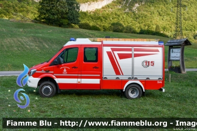 Mercedes-Benz Sprinter III serie restyle
Vigili del Fuoco
Unione Distrettuale di Mezzolombardo
Corpo Volontario di Cavedago (TN)
Allestimento Brandus
VF 2L9 TN
Parole chiave: Mercedes-Benz Sprinter_III_serie_restyle VF2L9TN