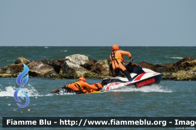 Bombardier Sea Doo GTI 4-Tec 130
Vigili del Fuoco
Comando Provinciale di Forlì Cesena
Nucleo Salvamento Acquatico
VF MDA 26 
Parole chiave: Bombardier Sea_ Doo GTI_4-Tec_130 VFMDA26 