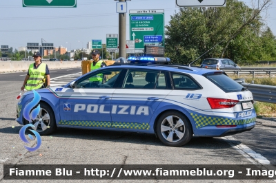 Skoda Superb Wagon III serie restyle
Polizia di Stato
Polizia Autostradale
 in servizio sulla rete Autostrade per l'Italia
Allestimento Focaccia
POLIZIA M6060
Parole chiave: Skoda Superb_Wagon_IIIserie_restyle POLIZIAM6060