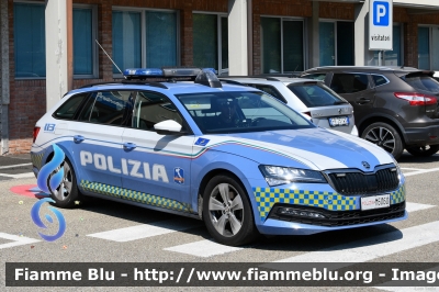 Skoda Superb Wagon III serie restyle
Polizia di Stato
Polizia Autostradale
 in servizio sulla rete Autostrade per l'Italia
Allestimento Focaccia
POLIZIA M6060
Parole chiave: Skoda Superb_Wagon_IIIserie_restyle POLIZIAM6060