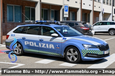 Skoda Superb Wagon III serie restyle
Polizia di Stato
Polizia Autostradale
 in servizio sulla rete Autostrade per l'Italia
Allestimento Focaccia
POLIZIA M6060
Parole chiave: Skoda Superb_Wagon_IIIserie_restyle POLIZIAM6060