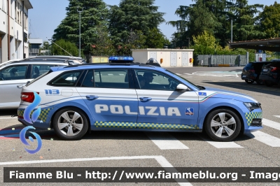 Skoda Superb Wagon III serie restyle
Polizia di Stato
Polizia Autostradale
 in servizio sulla rete Autostrade per l'Italia
Allestimento Focaccia
POLIZIA M6060
Parole chiave: Skoda Superb_Wagon_IIIserie_restyle POLIZIAM6060