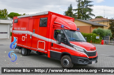 Iveco Daily VI serie restyle
Vigili del Fuoco
Comando Provinciale di Forlì-Cesena
Allestimento TEKNE
VF 33038
Parole chiave: Iveco Daily_VIserie_restyle VF33038