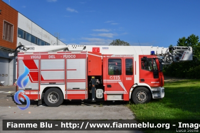 Iveco EuroCargo MultiStar 180E30 II serie
Vigili del Fuoco
Comando Provinciale di Catania
AutoPompaSerbatoio Multistar
Allestimento Iveco-Magirus
VF 24705
Parole chiave: Iveco EuroCargo_MultiStar_180E30_IIserie VF24705