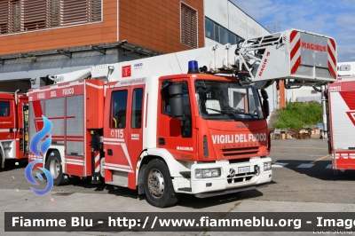 Iveco EuroCargo MultiStar 180E30 II serie
Vigili del Fuoco
Comando Provinciale di Catania
AutoPompaSerbatoio Multistar
Allestimento Iveco-Magirus
VF 24705
Parole chiave: Iveco EuroCargo_MultiStar_180E30_IIserie VF24705