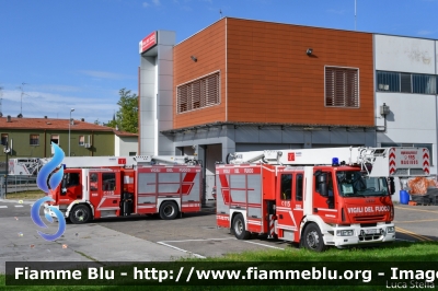 Iveco EuroCargo MultiStar 180E30 II serie
Vigili del Fuoco
Comando Provinciale di Catania
AutoPompaSerbatoio Multistar
Allestimento Iveco-Magirus
VF 24705
Parole chiave: Iveco EuroCargo_MultiStar_180E30_IIserie VF24705