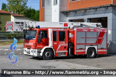 Iveco EuroCargo MultiStar 180E30 II serie
Vigili del Fuoco
Comando Provinciale di Catania
AutoPompaSerbatoio Multistar
Allestimento Iveco-Magirus
VF 24705
Parole chiave: Iveco EuroCargo_MultiStar_180E30_IIserie VF24705