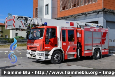 Iveco EuroCargo MultiStar 180E30 II serie
Vigili del Fuoco
Comando Provinciale di Catania
AutoPompaSerbatoio Multistar
Allestimento Iveco-Magirus
VF 24705
Parole chiave: Iveco EuroCargo_MultiStar_180E30_IIserie VF24705