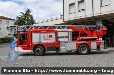  Iveco EuroCargo 160E32 IV serie Low Liner
Vigili del Fuoco
Comando Provinciale di Forlì Cesena
AutoScala articolata M32L-AS da 32 metri
Allestimento Magirus
VF 32956
Parole chiave:  Iveco EuroCargo_160E32_IVserie Low_Liner VF32956