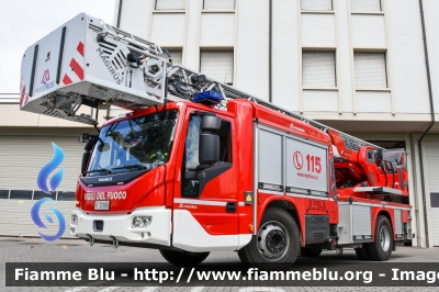  Iveco EuroCargo 160E32 IV serie Low Liner
Vigili del Fuoco
Comando Provinciale di Forlì Cesena
AutoScala articolata M32L-AS da 32 metri
Allestimento Magirus
VF 32956
Parole chiave:  Iveco EuroCargo_160E32_IVserie Low_Liner VF32956