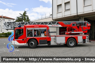  Iveco EuroCargo 160E32 IV serie Low Liner
Vigili del Fuoco
Comando Provinciale di Forlì Cesena
AutoScala articolata M32L-AS da 32 metri
Allestimento Magirus
VF 32956
Parole chiave:  Iveco EuroCargo_160E32_IVserie Low_Liner VF32956