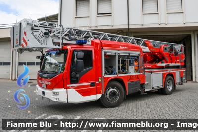  Iveco EuroCargo 160E32 IV serie Low Liner
Vigili del Fuoco
Comando Provinciale di Forlì Cesena
AutoScala articolata M32L-AS da 32 metri
Allestimento Magirus
VF 32956
Parole chiave:  Iveco EuroCargo_160E32_IVserie Low_Liner VF32956