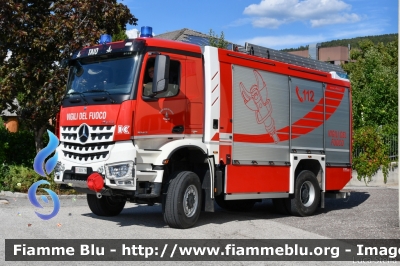 Mercedes-Benz Arocs 1843 4x4
Vigili del Fuoco
Unione Distrettuale di Cles
Corpo Volontario di Taio (TN)
Allestimento Kofler Fahrzeugbau
VF 5D9 TN
Parole chiave: Mercedes-Benz Arocs_1843_4x4 VF5D9TN