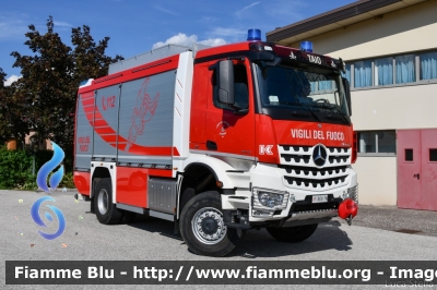 Mercedes-Benz Arocs 1843 4x4
Vigili del Fuoco
Unione Distrettuale di Cles
Corpo Volontario di Taio (TN)
Allestimento Kofler Fahrzeugbau
VF 5D9 TN
Parole chiave: Mercedes-Benz Arocs_1843_4x4 VF5D9TN