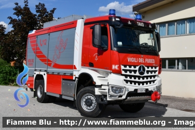 Mercedes-Benz Arocs 1843 4x4
Vigili del Fuoco
Unione Distrettuale di Cles
Corpo Volontario di Taio (TN)
Allestimento Kofler Fahrzeugbau
VF 5D9 TN
Parole chiave: Mercedes-Benz Arocs_1843_4x4 VF5D9TN