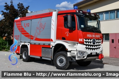 Mercedes-Benz Arocs 1843 4x4
Vigili del Fuoco
Unione Distrettuale di Cles
Corpo Volontario di Taio (TN)
Allestimento Kofler Fahrzeugbau
VF 5D9 TN
Parole chiave: Mercedes-Benz Arocs_1843_4x4 VF5D9TN