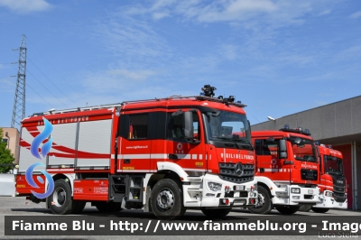 Comando Provinciale di Parma
Vigili del Fuoco
Comando Provinciale di Parma
Parole chiave:  Scania P370_IIIserie VF30866 Mercedes-Benz Arocs_1832 VF30911 VF29900 Man TGM_15.250_IIserie