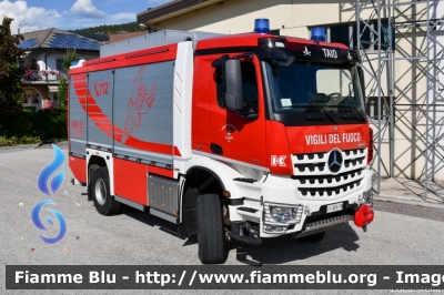 Mercedes-Benz Arocs 1843 4x4
Vigili del Fuoco
Unione Distrettuale di Cles
Corpo Volontario di Taio (TN)
Allestimento Kofler Fahrzeugbau
VF 5D9 TN
Parole chiave: Mercedes-Benz Arocs_1843_4x4 VF5D9TN