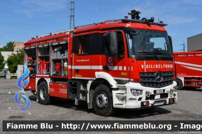 Mercedes-Benz Arocs 1832
Vigili del Fuoco
Comando Provinciale di Parmama
Bimodale (strada-rotaia)
Allestimento BAI
VF 30911
Parole chiave: Mercedes-Benz Arocs_1832 VF30911