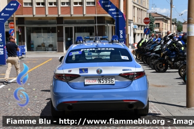 Alfa Romeo Nuova Giulia Q4 Restyle
Polizia di Stato
Polizia Stradale
POLIZIA N5996
In Scorta al Giro D’Italia 2024
Auto 41
Parole chiave: Alfa-Romeo Nuova_Giulia_Q4_Restyle POLIZIAN5996 Giro_D_Italia_2024