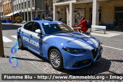 Alfa Romeo Nuova Giulia Q4 Restyle
Polizia di Stato
Polizia Stradale
POLIZIA N5996
In Scorta al Giro D’Italia 2024
Auto 41
Parole chiave: Alfa-Romeo Nuova_Giulia_Q4_Restyle POLIZIAN5996 Giro_D_Italia_2024