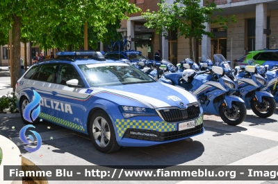 Skoda Superb Wagon III serie restyle
Polizia di Stato
Polizia Stradale
POLIZIA M6364
in scorta al Giro d'Italia 2024
Auto 42
Parole chiave: Skoda Superb_Wagon_IIIserierestyle POLIZIAM6364 Giro_D_Italia_2024