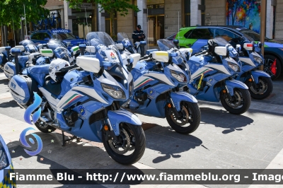 Yamaha FJR 1300 II serie
Polizia di Stato
Polizia Stradale
Allestimento Elevox
in scorta al Giro d'Italia 2024
Parole chiave: Yamaha FJR_1300_IIserie Giro_D_Italia_2024