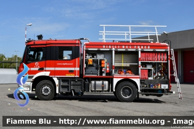 Mercedes-Benz Arocs 1832
Vigili del Fuoco
Comando Provinciale di Parmama
Bimodale (strada-rotaia)
Allestimento BAI
VF 30911
Parole chiave: Mercedes-Benz Arocs_1832 VF30911