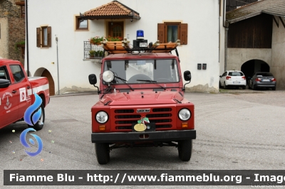 Fiat Campagnola II serie
Vigili del Fuoco
Unione Distrettuale di Cles
Corpo Volontario di Preghena (TN)
Veicolo storico in servizio fino al 2019
VF 9T7 TN
Parole chiave: Fiat Campagnola_IIserie VF9T7TN