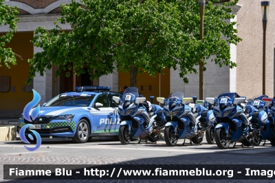 Skoda Superb Wagon III serie restyle
Polizia di Stato
Polizia Stradale
POLIZIA M6364
in scorta al Giro d'Italia 2024
Auto 42
Parole chiave: Skoda Superb_Wagon_IIIserierestyle POLIZIAM6364 Giro_D_Italia_2024