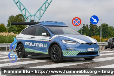 Tesla Model X
Polizia di Stato
Polizia Stradale
 in servizio sulla rete CAV
Allestimento All.V.In.
POLIZIA M9359
Parole chiave: Tesla Model_X  POLIZIAM9359 