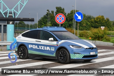 Tesla Model X
Polizia di Stato
Polizia Stradale
 in servizio sulla rete CAV
Allestimento All.V.In.
POLIZIA M9359
Parole chiave: Tesla Model_X  POLIZIAM9359 