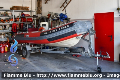 Gommone
Vigili del Fuoco
Unione Distrettuale Alto Garda e Ledro
Corpo Volontario di Molina di Ledro
VF K82 TN
Parole chiave: Mitsubishi Pajero_Swb_IIserie VFK82TN