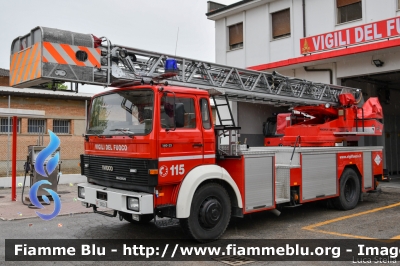 Iveco 140-25
Vigili del Fuoco
Comando Provinciale di Ferrara
Distaccamento Permanente di Cento
AutoScala allestimento Magirus-Leiter
VF 29024 
Ex Egna VF 08S BZ
Parole chiave: Iveco 140-25 VF29024 V08SBZ