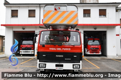 Iveco 140-25
Vigili del Fuoco
Comando Provinciale di Ferrara
Distaccamento Permanente di Cento
AutoScala allestimento Magirus-Leiter
VF 29024 
Ex Egna VF 08S BZ
Parole chiave: Iveco 140-25 VF29024 V08SBZ