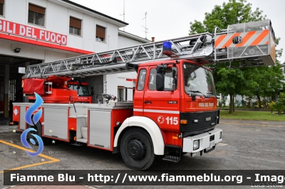 Iveco 140-25
Vigili del Fuoco
Comando Provinciale di Ferrara
Distaccamento Permanente di Cento
AutoScala allestimento Magirus-Leiter
VF 29024 
Ex Egna VF 08S BZ
Parole chiave: Iveco 140-25 VF29024 V08SBZ