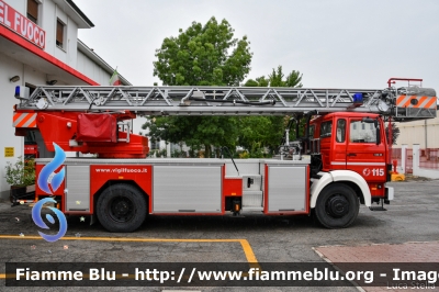 Iveco 140-25
Vigili del Fuoco
Comando Provinciale di Ferrara
Distaccamento Permanente di Cento
AutoScala allestimento Magirus-Leiter
VF 29024 
Ex Egna VF 08S BZ
Parole chiave: Iveco 140-25 VF29024 V08SBZ