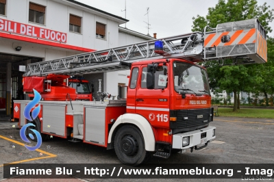 Iveco 140-25
Vigili del Fuoco
Comando Provinciale di Ferrara
Distaccamento Permanente di Cento
AutoScala allestimento Magirus-Leiter
VF 29024 
Ex Egna VF 08S BZ
Parole chiave: Iveco 140-25 VF29024 V08SBZ