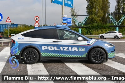 Tesla Model X
Polizia di Stato
Polizia Stradale
in servizio sulla rete CAV
Allestimento All.V.In.
POLIZIA M9359
Parole chiave: Tesla Model_X  POLIZIAM9359 