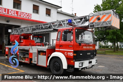 Iveco 140-25
Vigili del Fuoco
Comando Provinciale di Ferrara
Distaccamento Permanente di Cento
AutoScala allestimento Magirus-Leiter
VF 29024 
Ex Egna VF 08S BZ
Parole chiave: Iveco 140-25 VF29024 V08SBZ