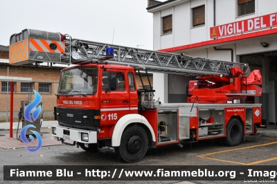 Iveco 140-25
Vigili del Fuoco
Comando Provinciale di Ferrara
Distaccamento Permanente di Cento
AutoScala allestimento Magirus-Leiter
VF 29024 
Ex Egna VF 08S BZ
Parole chiave: Iveco 140-25 VF29024 V08SBZ