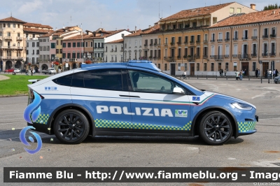 Tesla Model X
Polizia di Stato
Polizia Stradale
in servizio sulla rete CAV
Allestimento All.V.In.
POLIZIA M9359
Parole chiave: Tesla Model_X  POLIZIAM9359 