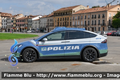 Tesla Model X
Polizia di Stato
Polizia Stradale
in servizio sulla rete CAV
Allestimento All.V.In.
POLIZIA M9359
Parole chiave: Tesla Model_X  POLIZIAM9359 