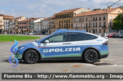 Tesla Model X
Polizia di Stato
Polizia Stradale
 in servizio sulla rete CAV
Allestimento All.V.In.
POLIZIA M9359
Parole chiave: Tesla Model_X  POLIZIAM9359 