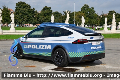 Tesla Model X
Polizia di Stato
Polizia Stradale
in servizio sulla rete CAV
Allestimento All.V.In.
POLIZIA M9359
Parole chiave: Tesla Model_X  POLIZIAM9359 